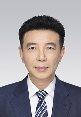 陳贄，男，漢族，1965年10月生，研究生學(xué)歷，中共黨員，現(xiàn)任人民日?qǐng)?bào)社編委委員、海外版編輯部總編輯。