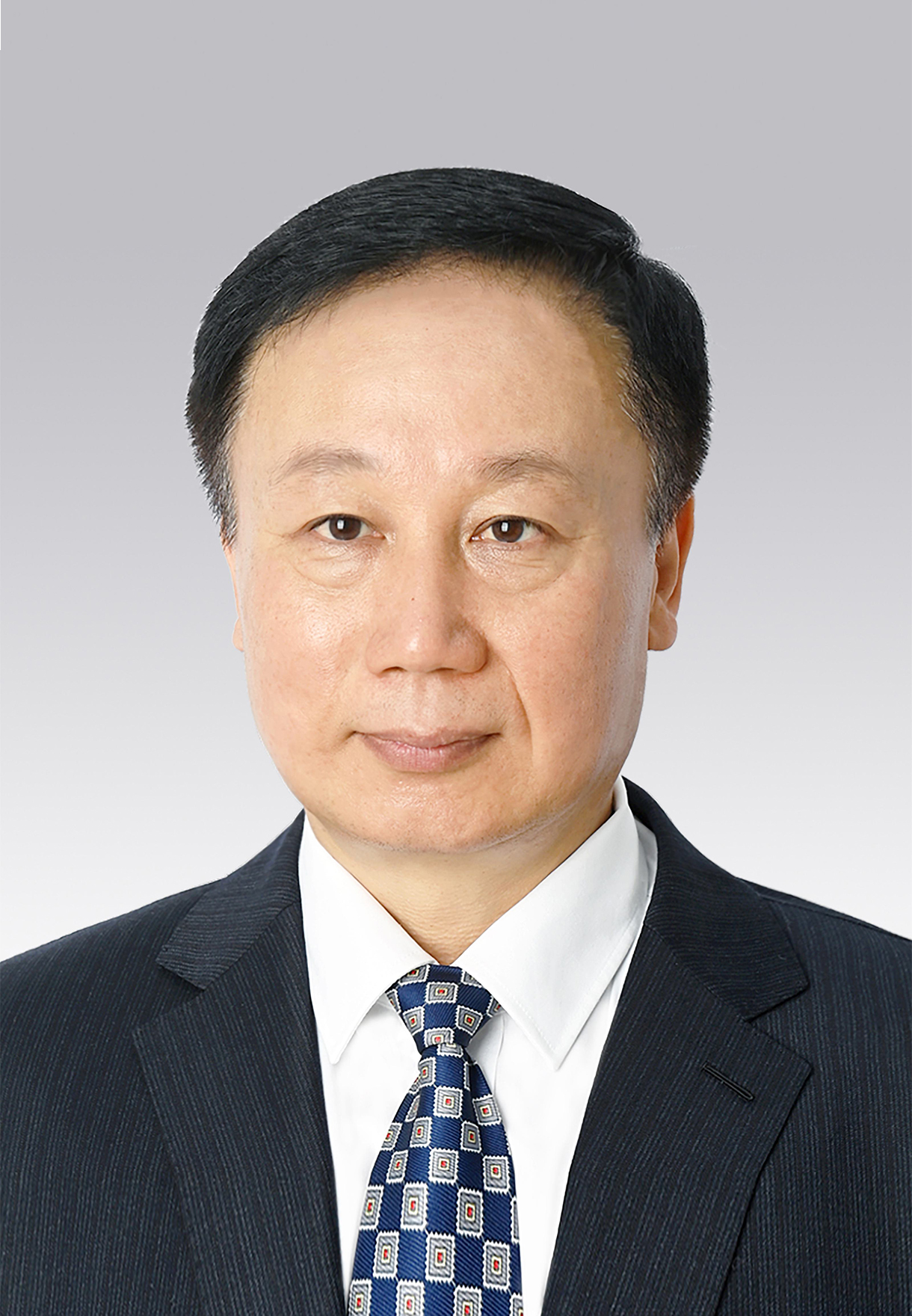 馬宏偉，男，滿族，1969年4月生，研究生學歷，中共黨員，現(xiàn)任人民日報社副總編輯。