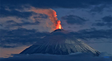 俄羅斯堪察加半島克柳切夫火山噴發(fā)
