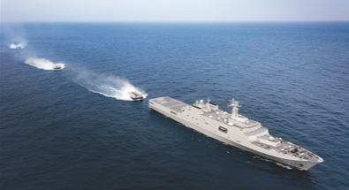 海軍某部開展海上訓(xùn)練