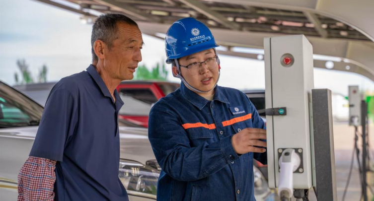 看！新能源車正“駛?cè)搿毙罗r(nóng)村